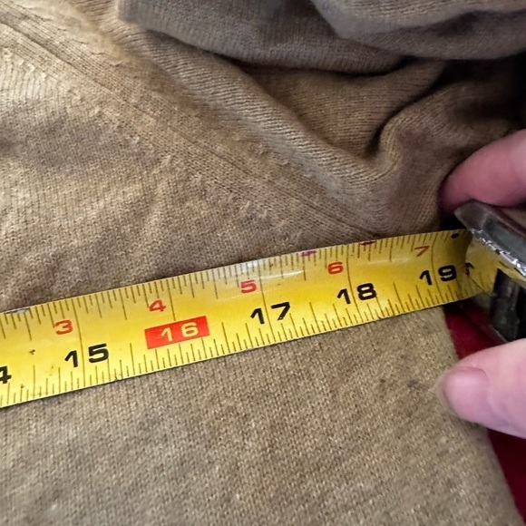 Bloomingdale’s Xl cashmere crewneck sweater button sleeve detail .Heather celery - Picture 6 of 6